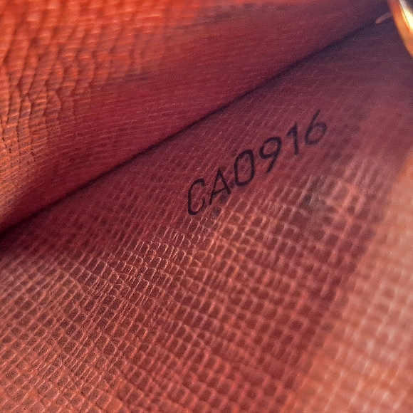 'LOUIS VUITTON' GIFT BOX SET 'PORTEFEUILLE SARAH' LONG LEATHER MONOGRAM WALLET - Picture 10 of 16